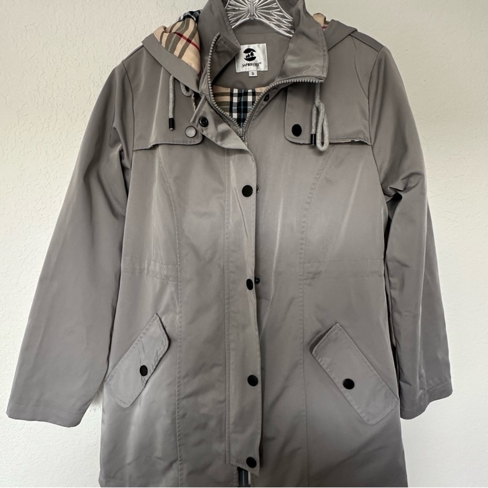 Two rain jackets. Women's Mauve Utility Jacket with Hood. - Picture 10 of 16